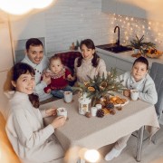 Наталия и ее семья: победители фотоконкурса «Новогоднее настроение»